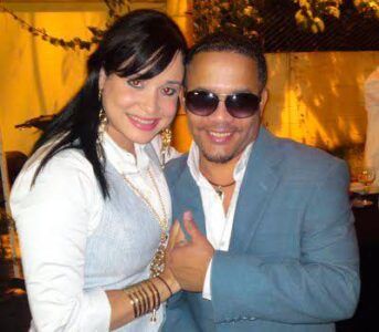 Estafan en Instagram a la esposa de Héctor Acosta