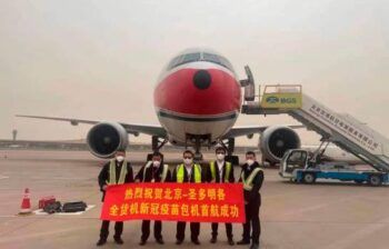 Ya están en el aire más de un millón de vacunas contra COVID-19 con destino a RD