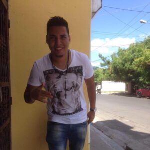 Hallan muerto joven en cabaña de Santiago