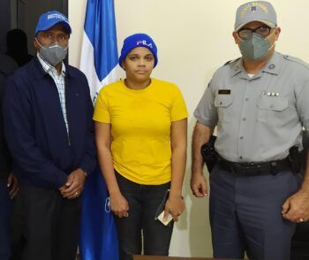 Socorren a la joven que fue humillada por su pareja