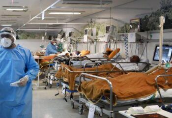 Brasil tiene más pacientes jóvenes que viejos en cuidados intensivos por covid