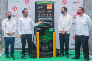 Ponen en funcionamiento estación de carga para vehículos eléctricos en el sector Renacimiento