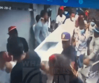 Grupo entra a funeraria en Los Mina y se llevan el muerto