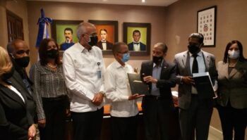 Efemérides Patrias entrega su Código de Ética a la Dirección General de Ética e Integridad Gubernamental