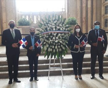 Efemérides Patrias conmemora Día Nacional de la Ética con una ofrenda floral en honor a Francisco Ulises Espaillat