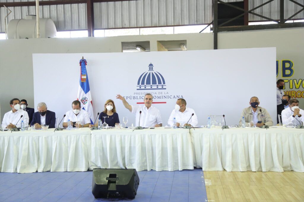 Gobierno se reúne con juntas de vecinos de Santo Domingo Norte