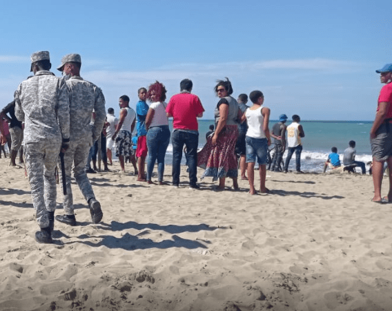 Dos hermanos de tres mueren ahogados en Playa Cangrejo en Puerto Plata