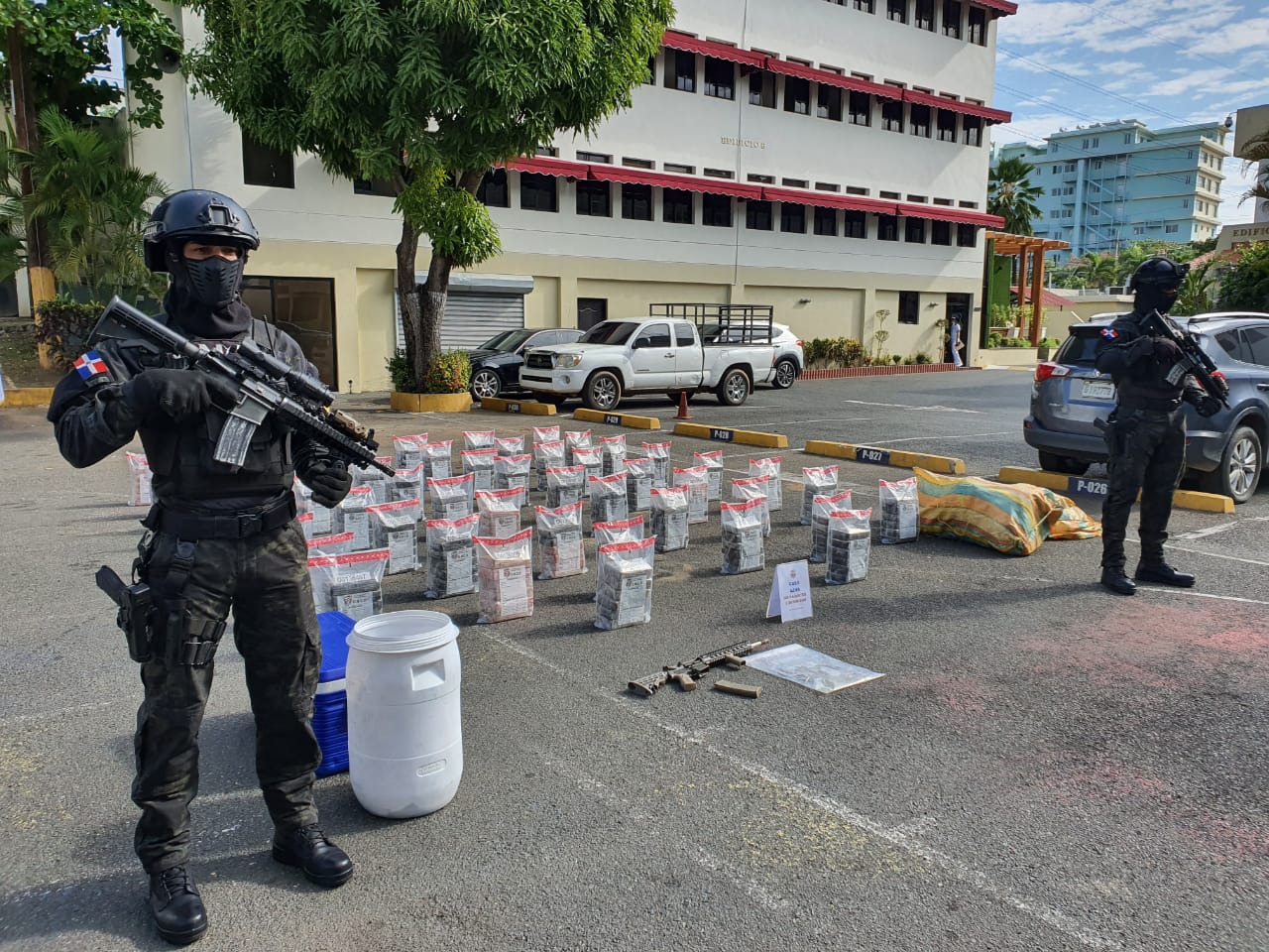 Autoridades ocupan 615 paquetes cocaína en Azua y San Pedro de Macorís