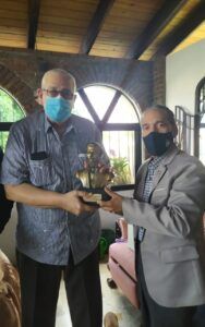 Efemérides Patrias reconoce la trayectoria patriótica, profesional y ética de Bonaparte Gautreaux Piñeyro.