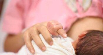 Las madres lactantes vacunadas con Pfizer transmiten anticuerpos a sus hijos