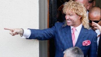 Empresario donará $1 millón a mamá que no despertó a hijo porque no tenía comida