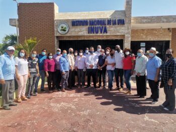 Gobierno Nacional pone su atención en la producción de Uva UESP desarrolla La Ruta Productiva de la UVA en Neyba