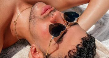 Bad Bunny  publica foto totalmente desnudo