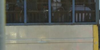 Cuatro presos se escapan de camión que funciona como cárcel en fiscalía de Invivienda