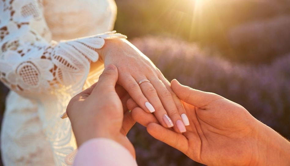Los matrimonios exitosos se establecen y mantienen en los principios de la fe