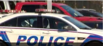 Hombre murió baleado al enfrentar a la policía desde su auto en Nueva York