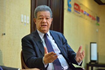 Leonel Fernández entiende no se puede presionar con más impuestos a clase media y baja ante crisis mundial