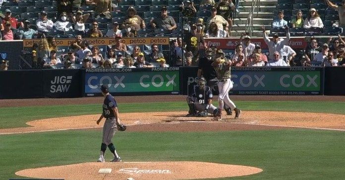 Fernando Tatis Jr. conecta dos jonrones, incluyendo un grand slam