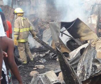 Incendio deja dos muertos en San Cristóbal