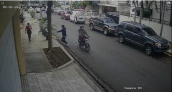 Chofer choca un atracador en Gascue