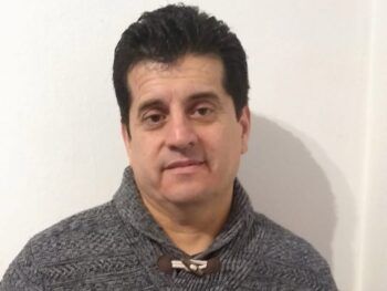 El médico que se curó del COVID-19 y logró recuperar a sus padres con su tratamiento pide que sea aprobado con urgencia