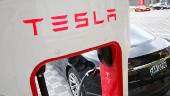 ¿Tienes un Tesla? Más de 134,000 autos serán revisados por peligrosa falla en pantalla