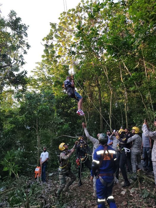 Rescatan a todos los vacacionistas que estaban varados en el teleférico de Puerto Plata