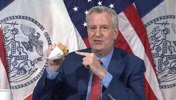 Hamburguesas y papas gratis para que los neoyorquinos se vacunen