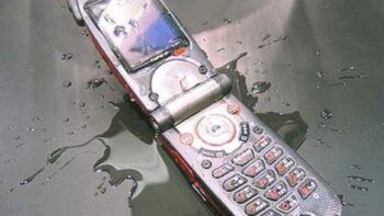 Como salvar tu telefono movil que ha caído al agua