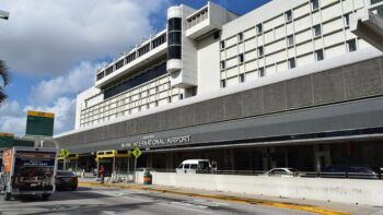 Estados Unidos ofrece dosis de Johnson & Johnson en el aeropuerto de Miami