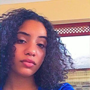 Encuentran el cuerpo sin vida de una adolescente en el baño de su residencia en Hato Mayor