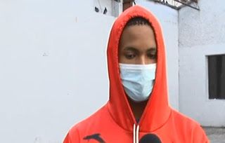 Se entrega a la Policía vigilante mató joven en plaza de Manoguayabo