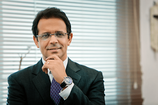 Cardiólogo Pedro Ureña considera RD no posee datos para aplicar 3ra. dosis