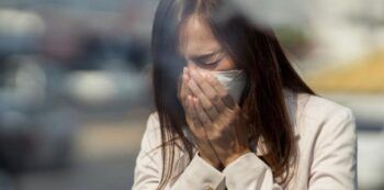 Los 4 síntomas que alertan que después de recibir la vacuna pudiste contraer coronavirus