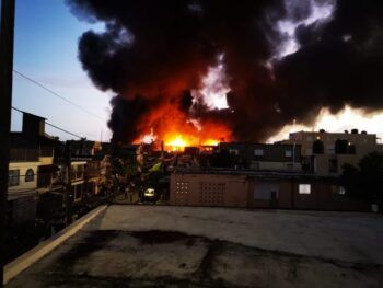 Se registra incendio en colchonería La Reina