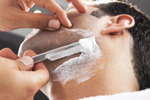 Se contagió con bacteria ‘comecarne’ por afeitarse con una cuchilla de otra persona