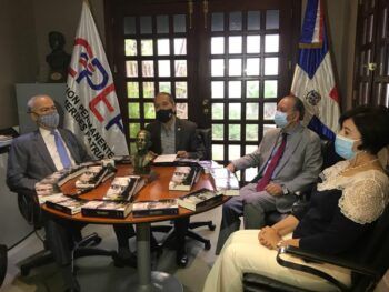 Efemérides Patrias dona a la Fundación Juan Bosch 3,000 tomos de las Obras Completas del profesor Juan Bosch