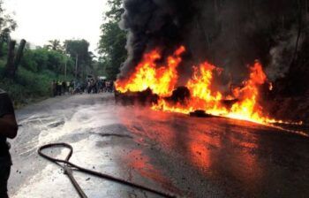 Un fallecido tras incendiarse camión de ombustible en Piedra Blanca