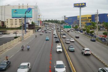 Con uso de drones en horas pico, autoridades buscan agilizar el tránsito en la John F. Kennedy