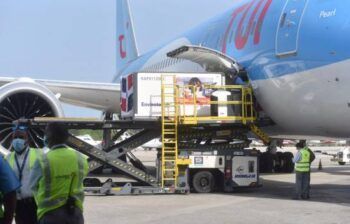 RD recibe 1.5 millones de dosis de Sinovac