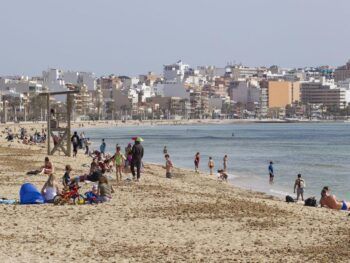 La quinta ola de covid frena las esperanzas de recuperar el turismo en España