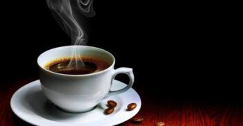 Tomar café moderadamente reduce las probabilidades de morir