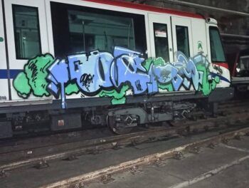 Penetran al Metro en la madrugada y pintan de graffiti dos vagones