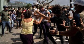 Protestas callejeras en Cuba sorprenden al Gobierno