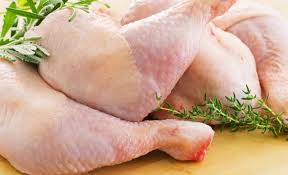 Gobierno aumenta a un millón más producción de pollo; carne importada llega al país