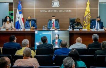 Junta Central Electoral propone reducir tope de gastos de los candidatos en campaña