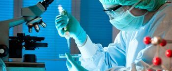 Confirman casos en Puerto Rico de mortal bacteria que vive en el suelo y agua