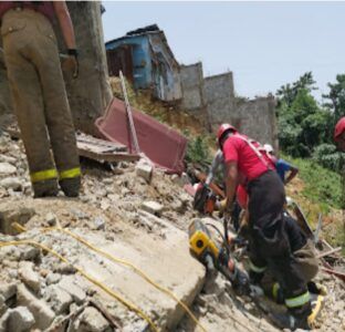 Muere haitiano en Herrera tras derrumbe de dos viviendas