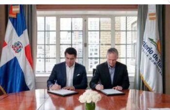 Collado firma acuerdos con líneas aéreas y tour operadores en EEUU para fortalecer turismo de RD
