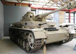 Condenan a prisión hombre por tener un tanque de guerra en su casa